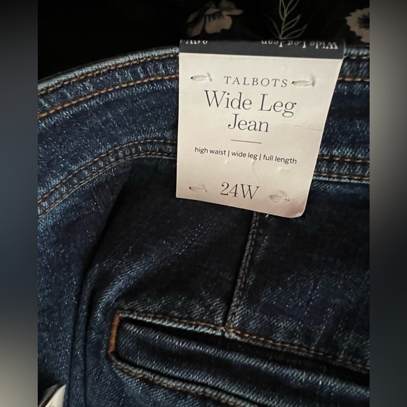 ⭐️ NWT TALBOTS WIDE LEG JEANS - VOYAGE WASH  Size: PLUS 24W ⭐️ - Picture 5 of 6